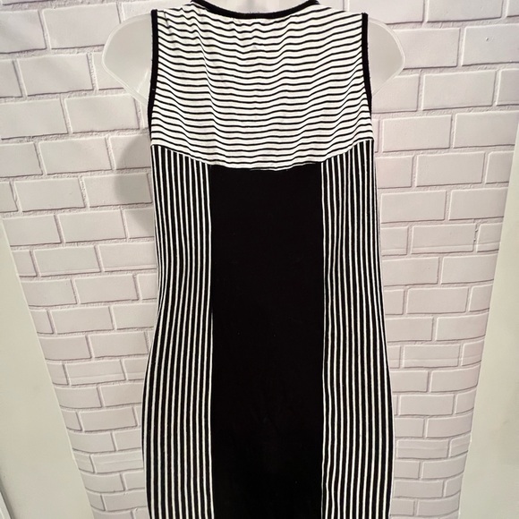 Women sleeveless top /size M - Picture 5 of 6